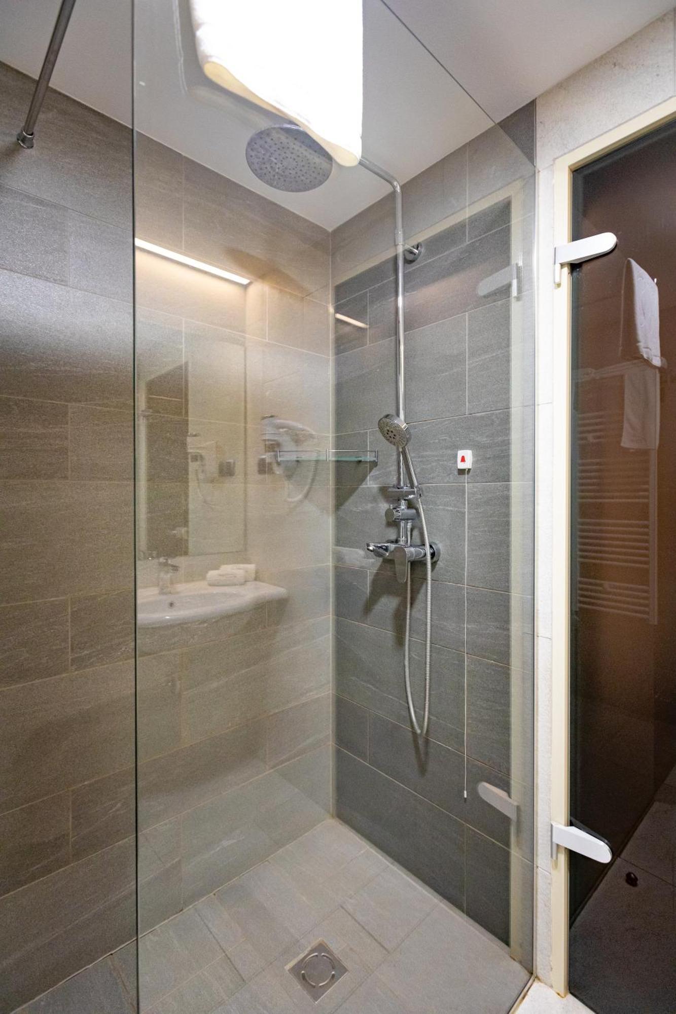Hotel & Relax Zone Cattleya Krushuna Exterior foto