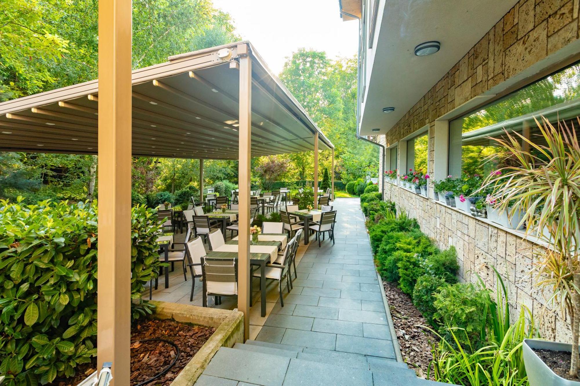 Hotel & Relax Zone Cattleya Krushuna Exterior foto
